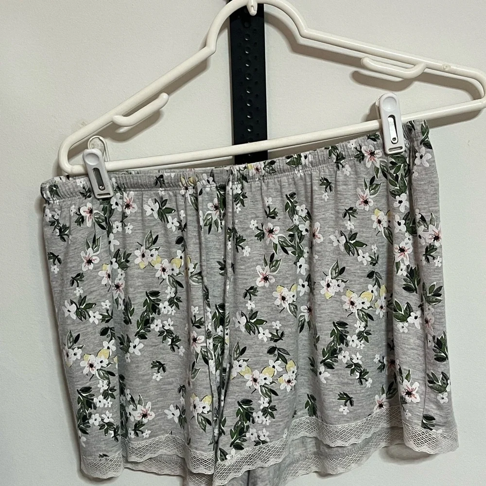Target 2 Pc Floral Pajama Set Sz M/L - Picture 2 of 7